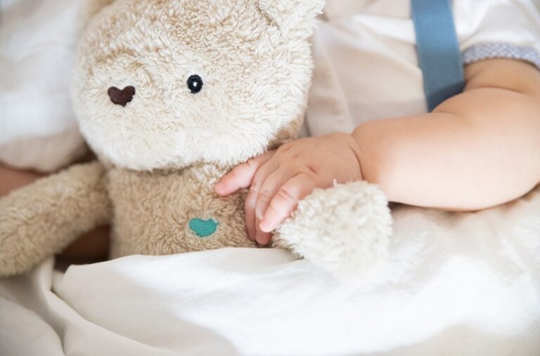 Die Bedeutung von beruhigenden Geräuschen für die Schlafentwicklung von Babys